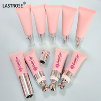 Baume à lèvres teinté rose vegan bio à marque privée avec embout métallique, hydratant et repulpant, effet gloss