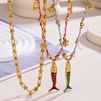 Ensemble de colliers superposés pour femmes avec pendentif en forme de poisson animalier en quartz et acier inoxydable, perles dorées et perles en émail rouge et vert tendance
