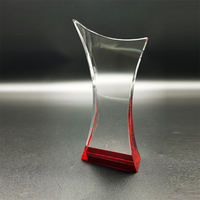 Trophée en cristal blanc de belle caractéristique unique de forme de nouveau design tasses trophée en verre cristal