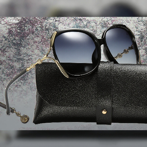 Lunettes de soleil noires tendance personnalisées pour femmes, lunettes de soleil polarisées avec verres TAC UV400 et monture en PC - Product Image 3