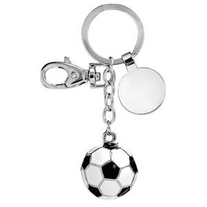 Porte-clés personnalisé en forme de ballon de football noir/blanc en PVC souple, silicone et métal - Product Image 1