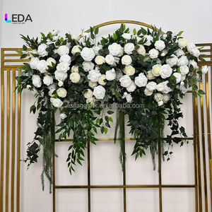Camino de Mesa Personalizado Hecho a Mano con Rosas Blancas y Hojas Verdes, Decoración Suave para Eventos, Bodas, Cumpleaños y San Valentín - Product Image 4