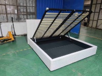 Lit à sommier relevable en velours tufté OEM d'usine avec cadre chromé, taille personnalisée pour la vente en gros de meubles de chambre
