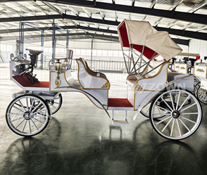รถม้าคลาสสิกสุดหรูแบบเปิดประทุนสำหรับงานแต่งงาน รถชมวิวแบบวินเทจ - Product Image 2