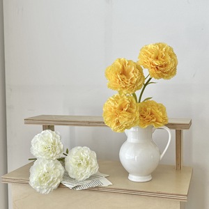 Bouquet de fleurs artificielles en soie à tige courte, œillets à tête unique, pour décorations de salon, salle à manger, ou arrangements floraux de mariage. - Product Image 5
