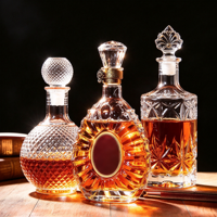 Bouteilles en verre décoratives, bouteilles à whisky en cristal avec bouchons hermétiques, récipients de stockage de liqueur ambrée pour la présentation sur la table lors de fêtes à domicile