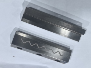 Pièces de moule de précision sur mesure de 0,003 mm : Bases coulissantes et blocs compensateurs sur mesure selon dessin, plaques anti-usure et rails de guidage - Product Image 2