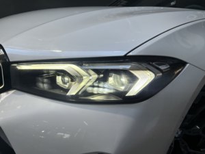 Voiture d'<span class=keywords><strong>occasion</strong></span> <span class=keywords><strong>BMW</strong></span> Série <span class=keywords><strong>3</strong></span> 2025 <span class=keywords><strong>330i</strong></span> M Sport Shadow Edition (RWD) - Product Image 5