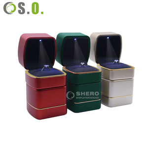 Caja de Joyería de Lujo con Luz LED, Caja de Plástico Personalizada para Anillos de Diamantes de Boda, Caja de Empaque para Joyería con Impresión, Caja de Anillo de Cuero - Product Image 4