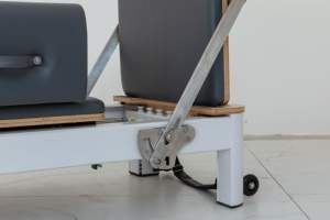 Venta Directa de Fábrica: Cama de Pilates de Aleación de Aluminio Blanca, Duradera y Ajustable para Gimnasio, Venta al Por Mayor - Product Image 4