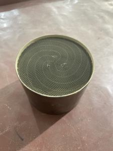 ที่นำตัวเร่งปฏิกิริยาโลหะสำหรับรถยนต์600cpsi Euro 1/2/3/4/5 OBD เครื่องฟอกไอเสียเชิงเร่งปฏิกิริยาแบบสากลพร้อมการเคลือบพื้นผิวโลหะรังผึ้ง - Product Image 4