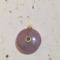 Nouveautés Stone Charm Europe US : Pierres Naturelles Lapis Lazuli, Quartz Fraise, Howlite, Zircon avec Design Incrusté et Cercle en Fer – Prêt à l'emploi