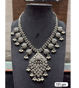 Collier élégant en argent pour femmes, design tendance pour mariage, rehausse les tenues de tous les jours avec un attrait intemporel - Product Image 5