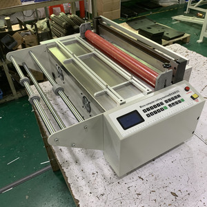 HZX-600 Machine de découpe de papier automatique motorisée 900W 34m/min Prix usine OEM Coupeur de rouleaux de film PE et de tissu en feuilles - Product Image 3