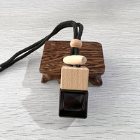 Bouteilles de parfum pour voiture en verre carré de haute qualité de 8 ml avec logo personnalisé imprimé à l'écran, couvercle en bois, diffuseur de parfum suspendu