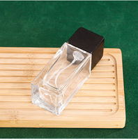 Atomiseur de parfum rectangulaire multi-usage 30 ml (1 oz) en verre transparent mat, flacon vide de voyage à brume fine, faible MOQ, avec boîte