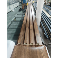 Panel de Pared WPC de 160*24 mm, PVC Impermeable con Diseño Acanalado con Aspecto de Madera para Uso Interior y Exterior