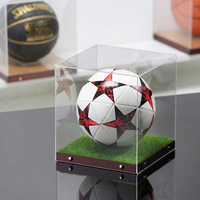 Boîte de présentation de ballons de sport en acrylique transparent sur mesure avec base noire, tels que le baseball, le basketball, le rugby, le football et les casques de sport, etc.