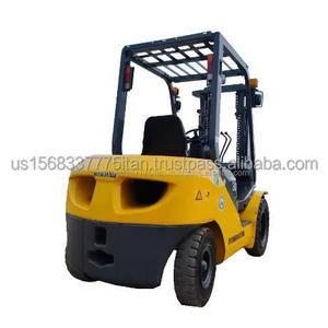 Transpaleta Komatsu de 3 Toneladas Fabricada en Japón, con Motor Diésel, en Buen Estado, Lista para la Industria de Restaurantes y Comercio Minorista - Product Image 1