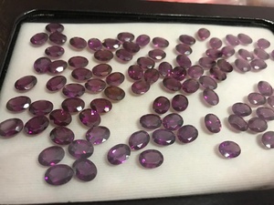 Hot Bán Tự Nhiên Tím Garnet Lỏng Đá Quý Chất Lượng Cao Hình Bầu Dục Cắt Ngọc Lục Bảo Nhẫn Pha Lê Thạch Anh Màu Đen Màu Hồng Đỏ Biến Thể - Product Image 2