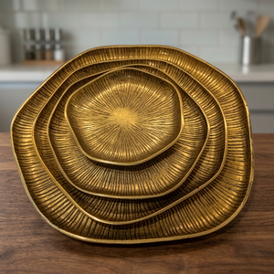 Juego de Platos Decorativos de Metal con Forma Irregular, Hechos a Mano, con Patrón de Plantas Grabado, Estilo Vintage - Product Image 4