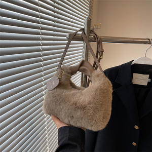 กระเป๋าถือแฟชั่นขนปุยราคาถูกสไตล์ใหม่ประจำฤดูใบไม้ร่วงและฤดูหนาวสำหรับสุภาพสตรี - Product Image 3