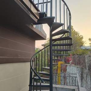 Moderno uso interno esterno Design semplice appartamento <span class=keywords><strong>in</strong></span> acciaio inox passo <span class=keywords><strong>in</strong></span> <span class=keywords><strong>ferro</strong></span> battuto <span class=keywords><strong>in</strong></span> legno battistrada scala a chiocciola - Product Image 5