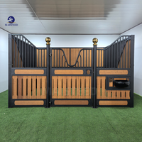 Box de chevaux préfabriqué en métal durable avec panneaux de séparation thermolaqués pour extérieur – Abri équestre très demandé
