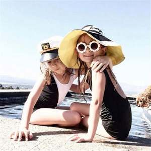 Gafas de Sol Infantiles con Marco Pequeño en Forma de Flor, Color Rosa Rojo, Novedad de Moda en Venta, Gafas de Sol Redondas para Niños 2021 - Product Image 2