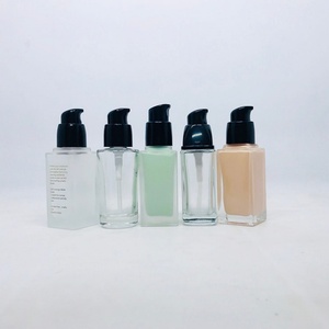 ขวดแก้วใสฝ้าทรงเหลี่ยมขนาด 30 มล. แบบกำหนดเอง พร้อมหัวปั๊มแบบด้าน สำหรับบรรจุภัณฑ์เครื่องสำอางเหลว 20 มล. - Product Image 5