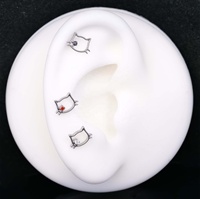 Labret sans filetage en titane F136 G23 avec tige filetée interne et système Push Pin, dos plat orné de zircon
