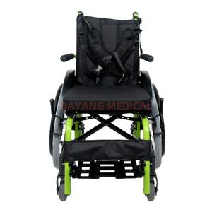 כיסא גלגלים ידני נייד קל משקל מתקפל מאלומיניום איכותי לילדים עם מוגבלות - Product Image 3