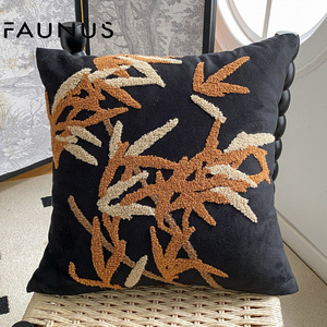 Funda de cojín bordada de terciopelo - Product Image 6