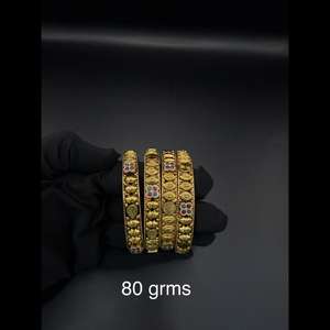 Brazaletes de oro étnicos llamativos con acabado antiguo para bodas - Product Image 1