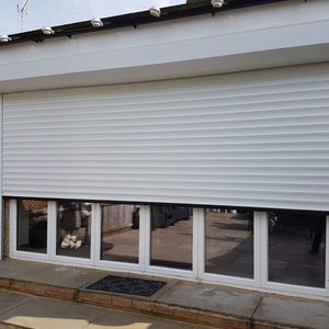 Puerta Enrollable de Aluminio de Alta Resistencia para Almacenes Industriales, Acabado Moderno, Exterior Resistente al Viento, Automática - Product Image 2