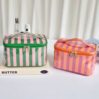 Trousse de Toilette Rayée Tendance, Sac de Rangement Portable Léger, Imperméable en PVC Contrastant pour Voyage