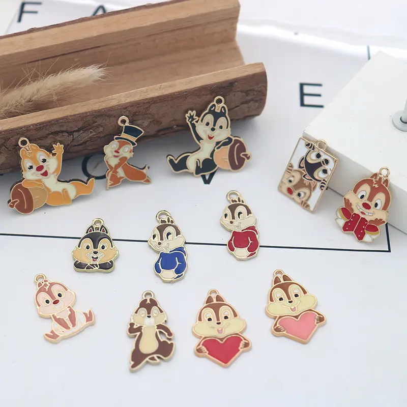 Sevimli anime sincap şeftali kalp alaşım damlayan yağ anahtarlık kolye emaye Charms takı yapımı için sevimli Charms