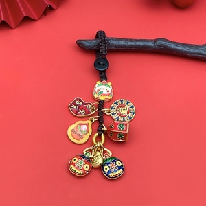 Llavero Amuleto de la Suerte Familiar con Diseño de Animal Devorador de Oro y Técnica de Esmalte Goteante, para Tres/Cuatro Personas, Estilo Antiguo - Product Image 3