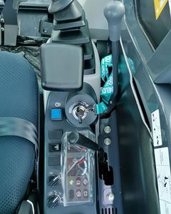 รถขุดขนาดเล็ก Kobelco SK35SR 3 ตัน แบบไฮดรอลิก พร้อมบุ้งกี๋ขุดขนาด 0.12 ลูกบาศก์เมตร อุปกรณ์ก่อสร้าง - Product Image 6