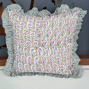 Fundas de Almohada Decorativas con Volantes Verdes, Estilo Vintage Moderno de Lujo, Diseño a Cuadros - Product Image 1