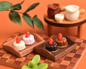 Cabujón de resina de pastel de chocolate y fresa simulado con reverso plano para manualidades, comida en miniatura, dijes de resina y decoración de fundas de teléfono - Product Image 6