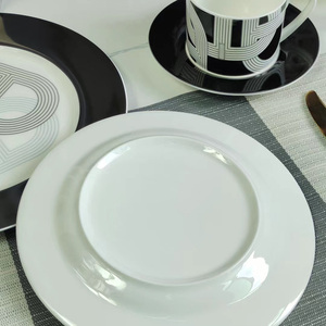 Offre Spéciale : Ensemble de 2 Assiettes en Porcelaine Écologique Noir Luxe Nordique pour Restaurant, avec Coffret Cadeau - Product Image 4