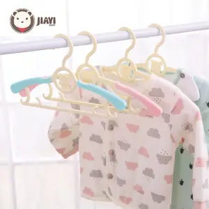 Custom Schattige Cartoon Baby Hanger Verstelbare Intrekbare Plastic Baby Kleerhangers Ruimtebesparende Hangers