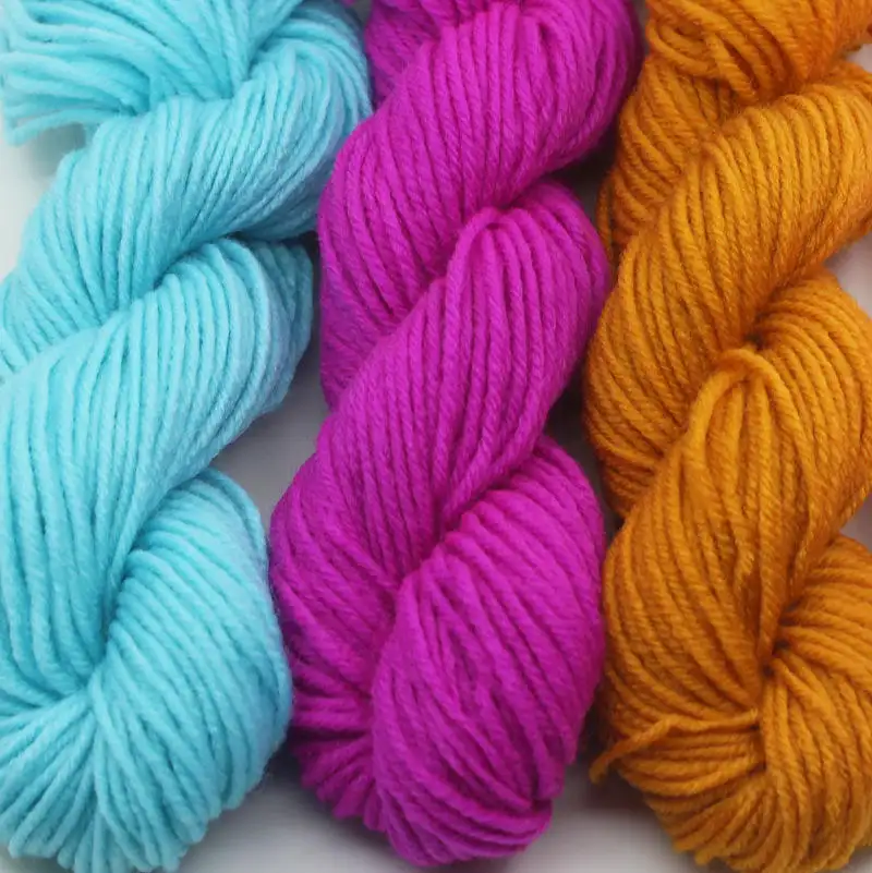 Manufactory Sale Cheap Soft 4 Ply Super Soft-feeling Anti Pilling Acrylic Yarn 100% Acrylic Yarn