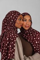 Hijab personnalisé en modal couleur prune Vela, imprimé double face à pois, doux et léger, avec logo personnalisé