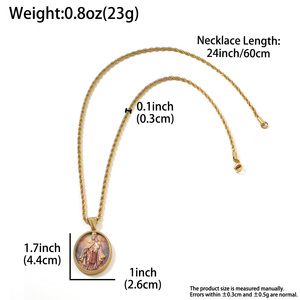 Collares al por mayor de acero inoxidable con colgante de la Virgen María sosteniendo un niño, chapado en oro de 18k. - Product Image 6