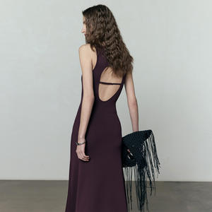 Vestido blanco hasta el suelo para mujer UMA para principios <span class=keywords><strong>de</strong></span> primavera 2025 tejido imperio cintura espalda descubierta patrón sólido tejido <span class=keywords><strong>de</strong></span> estambre - Product Image 2