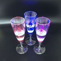 Décoration de fête verre de champagne dans l'eau verre de champagne à induction lumineuse