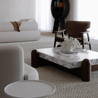 Table basse de luxe moderne en marbre blanc et bois foncé avec pieds arrondis pour salon