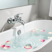 Robinet de baignoire au design contemporain avec corps en alliage de zinc et noyau en céramique, adapté aux hôtels et appartements.